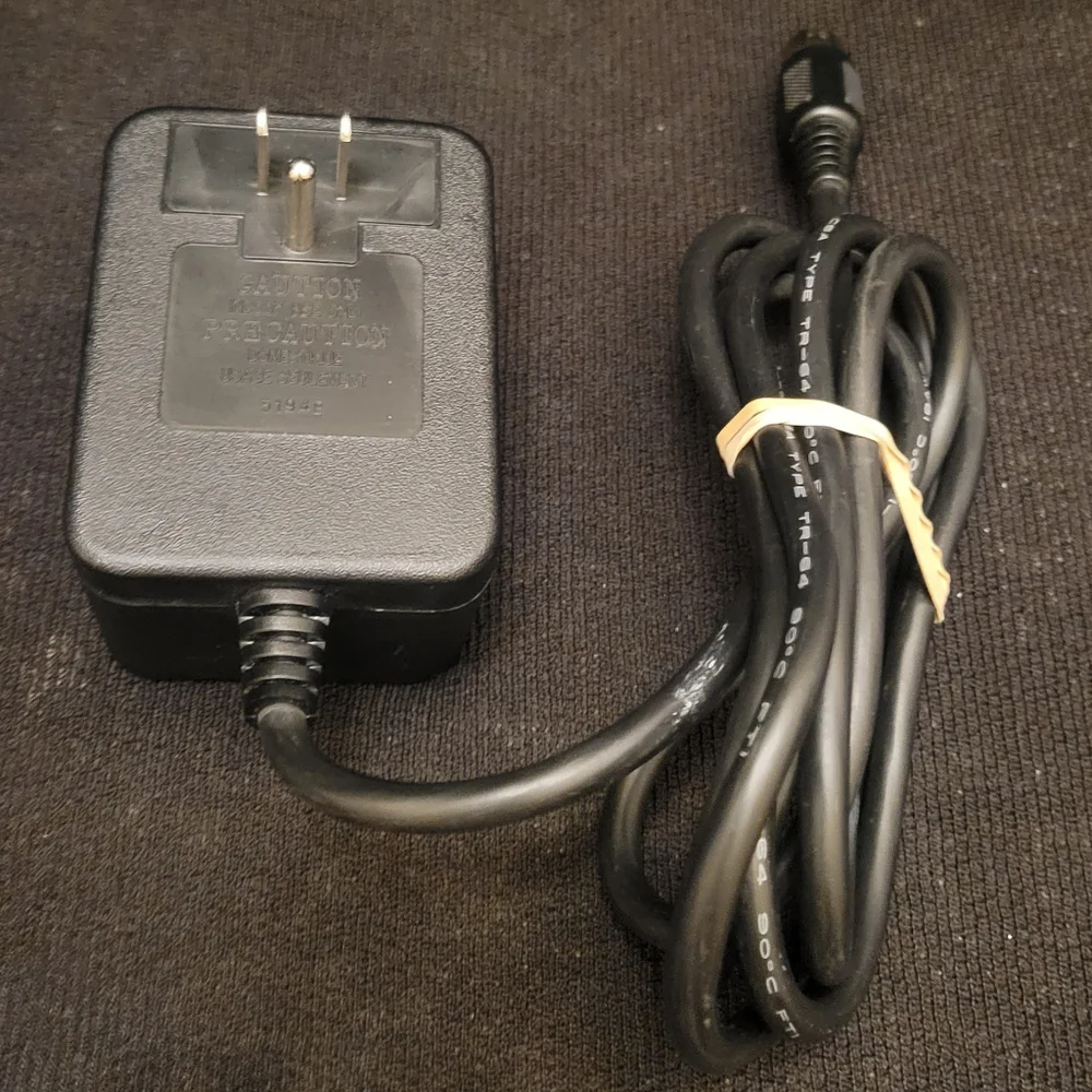 COLORADO Memory Systems P/N: 910-002 Model: WA2T2500NCT (16V 2.5A) Power Adapter